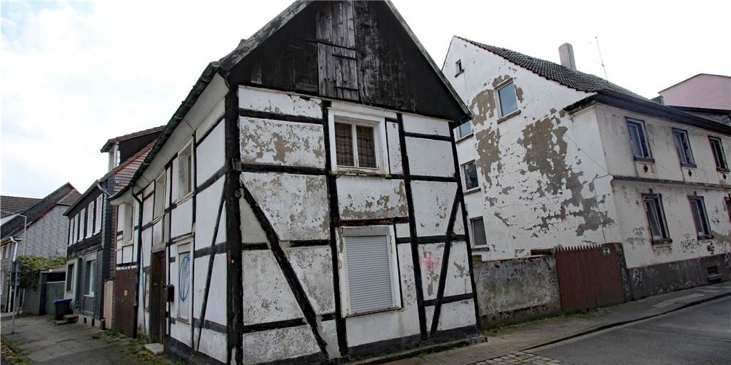 Aus marodem Fachwerkhaus in der Schwerter City wird ein Denkmal Das Fachwerkhaus an der Kampstraße 15 wird unter Denkmalschutz gestellt. In dem verfallenen Haus wohnt niemand mehr.