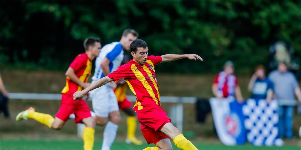 Als der „faule Sack“ und „das Gehirn“ Mengede 08/20 zu seinen größten Erfolgen führten Tim Gebauer spielt heute noch bei Mengede 08/20.