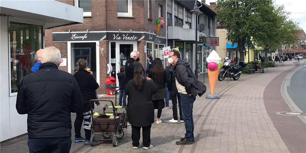 Selm am 1. Mai: Viel Ruhe und Freude über eine neue Eisdiele Großer Andrang herrschte am 1. Mai bei der neuen Eisdiele "Via Veneto" an der Kreisstraße.