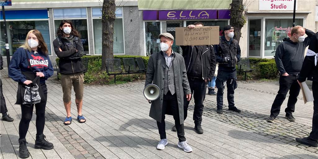Kundgebung gegen Querdenker auf Postplatz: „Präsenz zeigen und aufklären“ Kundgebung gegen Querdenker auf Postplatz: „Präsenz zeigen und aufklären“