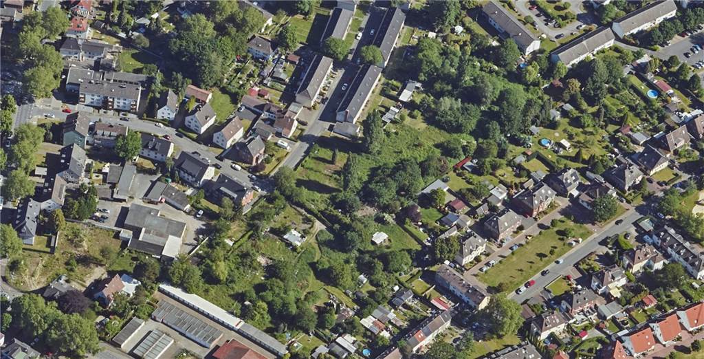 Bauland ist knapp: Castrop-Rauxeler Grabeland soll Wohnbaugebiet werden Auf dieser Luftbildaufnahme ist in der Bildmitte der Grabelandstreifen zu erkennen, der in ein Baugebiet verwandelt werden soll. Oben rechts liegt der Meisenhof.