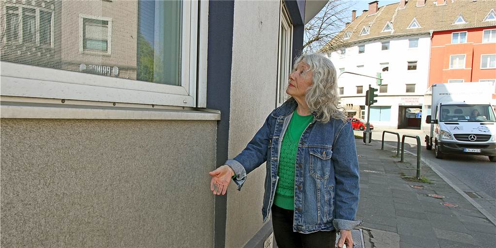 Anwohner ärgern sich: Runde Ecke wird bei Regen zur Seenplatte Anwohner ärgern sich: Runde Ecke wird bei Regen zur Seenplatte