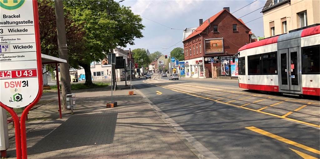 Stadt Dortmund befragt Bürger: „Komplette Umgestaltung des Hellwegs“ Der Hellweg soll umgestaltet werden, um den Bedürfnissen von Fußgängern, Radfahrern und Autofahrern besser gerecht zu werden. Auch an Haltestellen der Straßenbahn stehen Bauarbeiten an.
