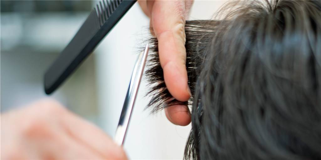 Nach Corona-Testpflicht: Schon wieder neue Regeln für Dortmunder Friseure Friseure müssen sich in der Corona-Pandemie um viel mehr kümmern, als nur um die Haare ihrer Kunden. Hygieneschutzmaßnahmen sind schon Routine, auch Tests bieten etliche Salons selbst an. Jetzt müssen Geimpfte und Genesene kontrolliert werden, um festzustellen, ob sie von der Testpflicht befreit sind.