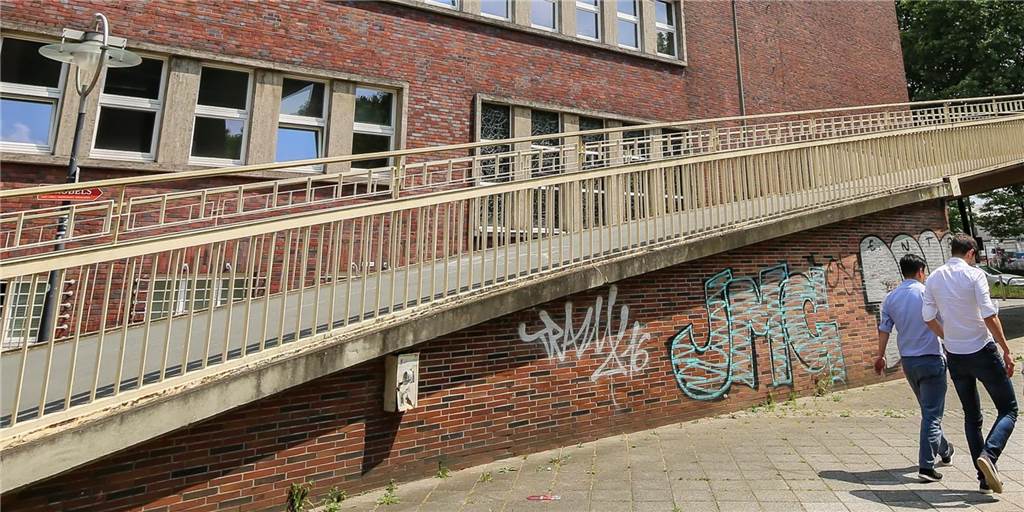 Dortmunds wichtigste Fußgängerbrücke: So soll sie in Zukunft aussehen Dortmunds wichtigste Fußgängerbrücke soll bald abgerissen und neugebaut werden. Nun ist auch klar, wie sie dann aussehen wird.