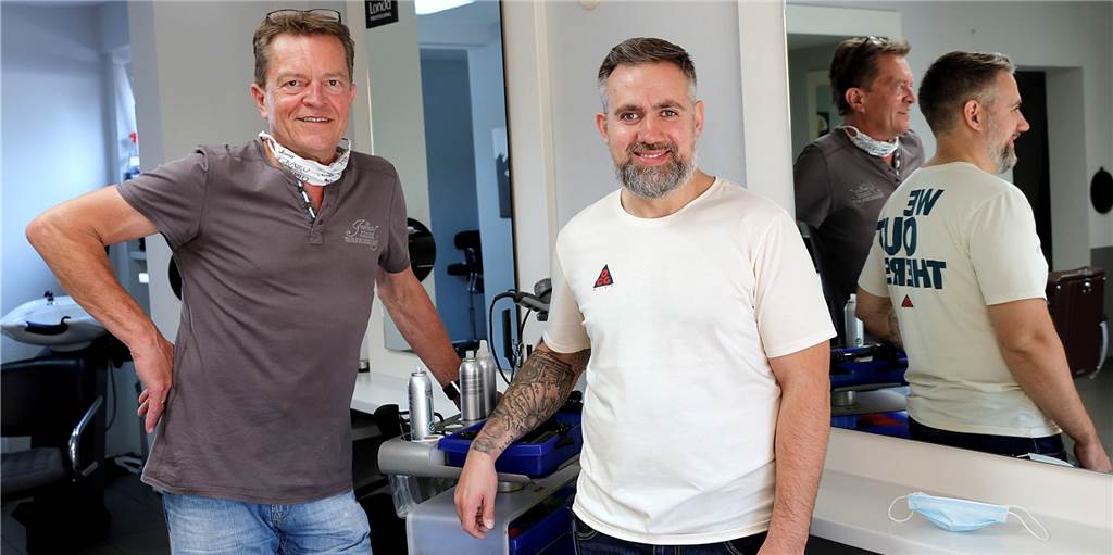 Halterner Friseuren bleiben wegen der Testpflicht die Kunden weg Jörg Schirmer und Mike Prinzen (r.) hoffen, dass sich die Zahl der Terminabsagen in ihrem Salon wegen der Testpflicht wieder verringert.