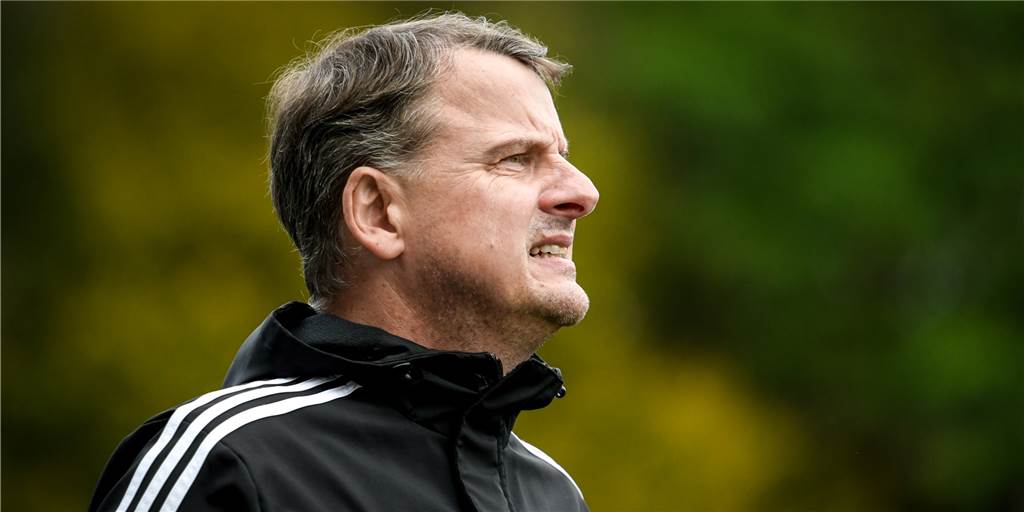 Trotz Operationen und langer Pause: Helmes will um Nummer-eins-Status kämpfen Frank Bidar, Trainer des BV Brambauer, hat im Tor demnächst vermutlich die Qual der Wahl.