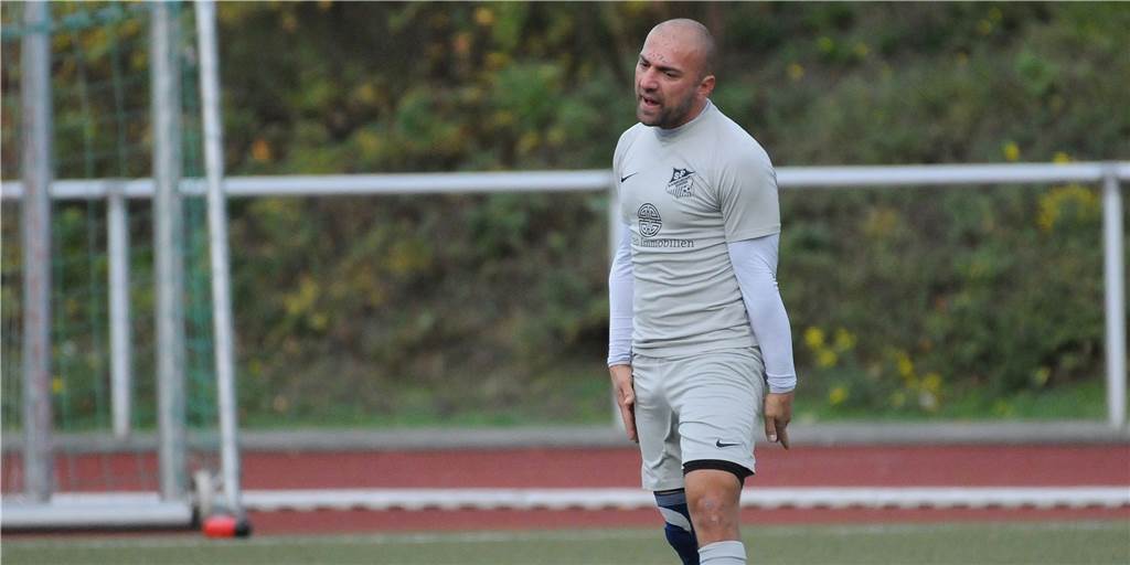 Jetzt ist klar, mit wie vielen Seniorenteams die neue Spielgemeinschaft an den Start geht Sieht die neue Spielgemeinschaft positiv: Ilker Bahcecioglu, Spielertrainer von SF Habinghorst/Dingen.