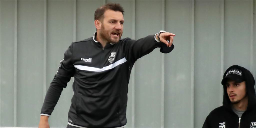 Berater im Amateurfußball? Dortmunder hat klare Meinung: „Kann ich nicht für Ernst nehmen“ Wie stehen die Sportlichen Leiter von Dortmunds Amateurfußball-Klubs wie Türkspors Dimitrios Kalpakidis zu Beratern?
