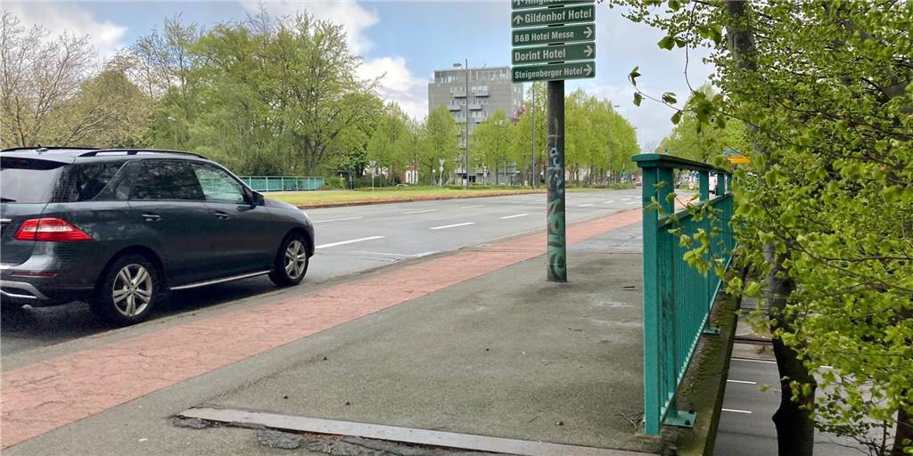 Großbaustelle bahnt sich an: Wichtige Brücke über B1 muss saniert werden Die Brücke über die B1 soll in den nächsten Jahre runderneuert werden.