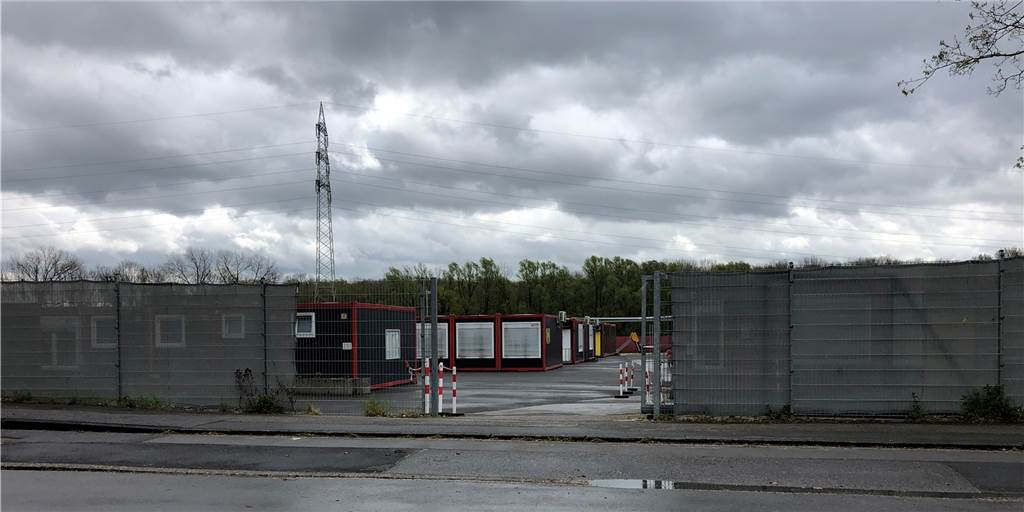Flüchtlingszuweisungen: Selm plant mit Nordkirchen besondere Zusammenarbeit Die Flüchtlingsunterkunft in der Industriestraße in Selm: Hier könnten bis zu 20 erwachsene Flüchtlingen untergebracht werden, die eigentlich Nordkirchen zugewiesen sind.