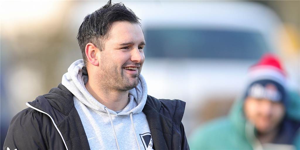 Pascal Harder plant einen Spieler ein, obwohl der bald 200 Kilometer weit weg wohnt Pascal Harder ist Trainer bei Grün-Schwarz Cappenberg.