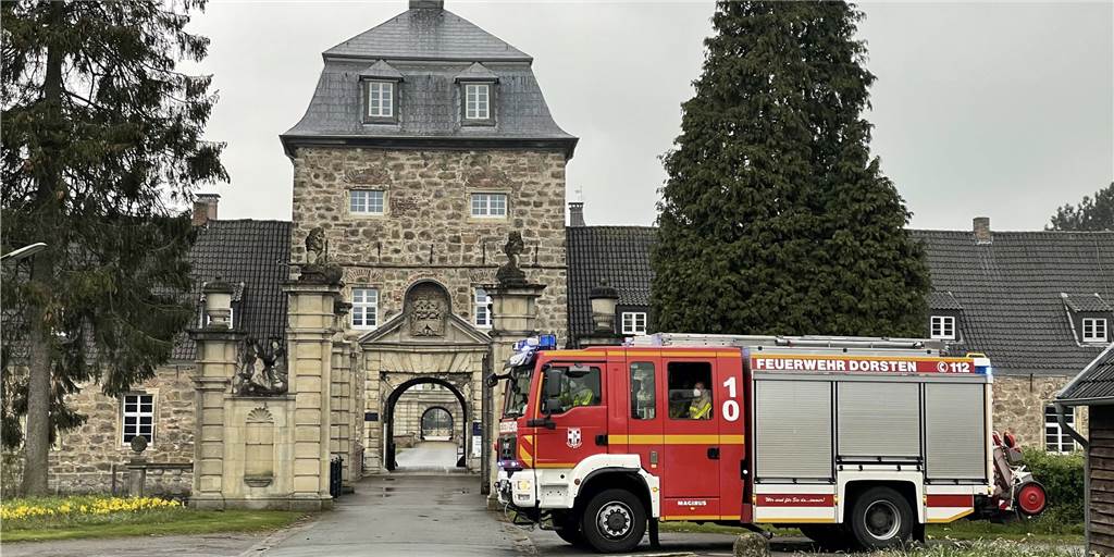 Loderndes Feuer am Schloss Lembeck ließ Augenzeugen nicht kalt Feuerwehreinsatz am Schloss Lembeck.