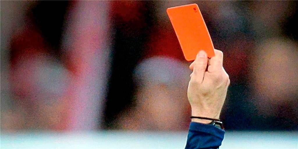 Nach zwei Roten Karten: Dortmunder Oberliga-Stammspieler hat lange Pause – auch nach Corona Zwei Rote Karten in sieben Spielen bedeuten Pause, auch wenn es wieder losgeht.
