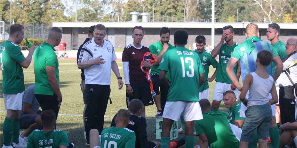Kein Fußball, keinen Job: Spieler der SG Selm wird durch die Pandemie doppelt bestraft Einen Spieler der SG Selm trifft die Pandemie gleich in doppelter Hinsicht.