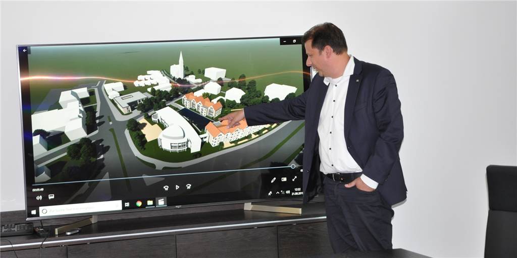 Bauverein zu Lünen wickelt Mehrheit im Stadtrat um den Finger Das Archivbild zeigt Bauvereins-Vorstand Carsten Unterberg bei der Präsentation des Ursprungs-Entwurf zur Bebauung der ehemaligen Mercedes-Fläche.