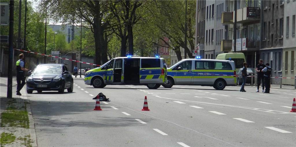 Molotowcocktail auf dem Spielplatz: Polizei stoppt Mann mit Schüssen Molotowcocktail auf dem Spielplatz: Polizei stoppt Mann mit Schüssen