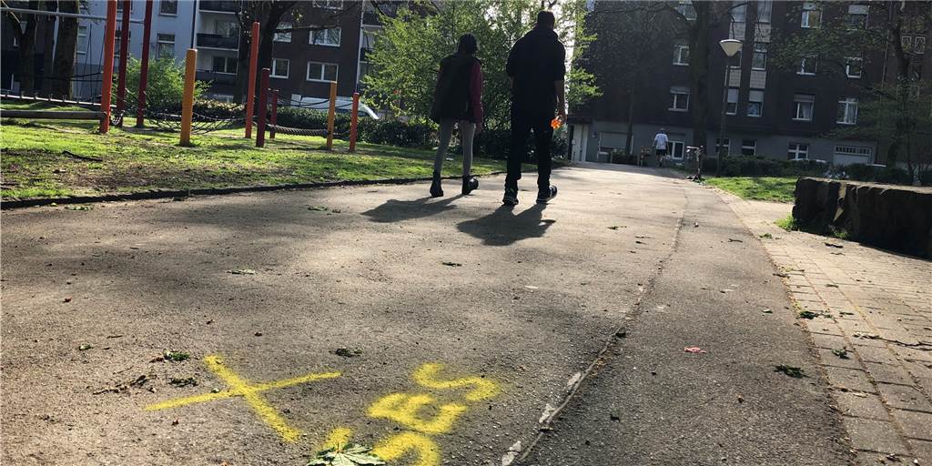 Molotow-Wurf auf Spielplatz: „Ein Meter weiter und die Frau hätte gebrannt“ Molotow-Wurf auf Spielplatz: „Ein Meter weiter und die Frau hätte gebrannt“