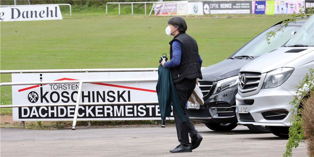 Geheimer Besuch von Bundestrainer Joachim Löw: Unsere Reporter verraten, wie es dazu kam Jogi Löw war am Freitag im Montanhydraulikstadion zu Gast.
