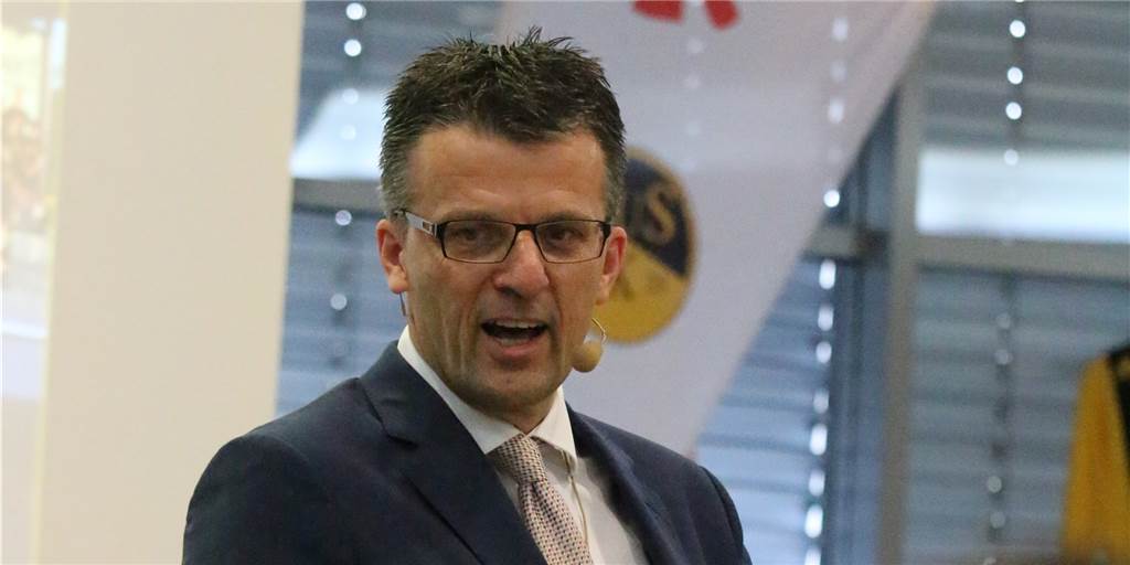 Warum Eckart Stender künftig der U19 vom Holzwickeder SC die Daumen drückt Kaiseraus Vorsitzender Eckart Stender wird künftig vermehrt in Holzwickede Fußball schauen.