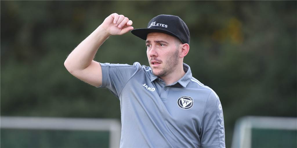 Plage oder Hilfe im Amateurfußball? „Ich halte gar nichts von Beratern!“ Timo Ostdorf, Trainer des TuS Haltern am See, hat eine klare Meinung zu Spielerberatern im Amateurfußball.