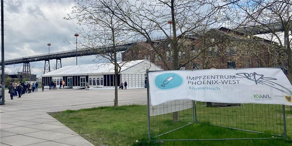 Weil Impfstoff übrig war: Passanten in Dortmund spontan geimpft Weil Impfstoff übrig war: Passanten in Dortmund spontan geimpft