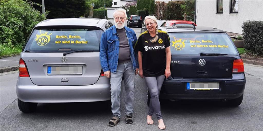 BVB-Fan fuhr früher den Meistertruck rund um den Borsigplatz Heinrich und Melanie Rottmann sind leidenschaftliche BVB-Fans. Der Vater verpasste seit 1989 kein Pokalfinale in Berlin. 2021 ist das anders. Die Autos bleiben aber beim Credo: "Berlin, Berlin,..."