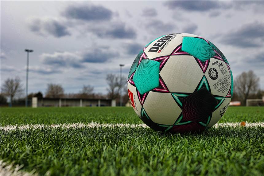 Historischer Schritt: Fußballverband erlaubt gemischte Frauen- und Männer-Teams bei den Amateuren Historischer Schritt: Fußballverband erlaubt gemischte Frauen- und Männer-Teams bei den Amateuren