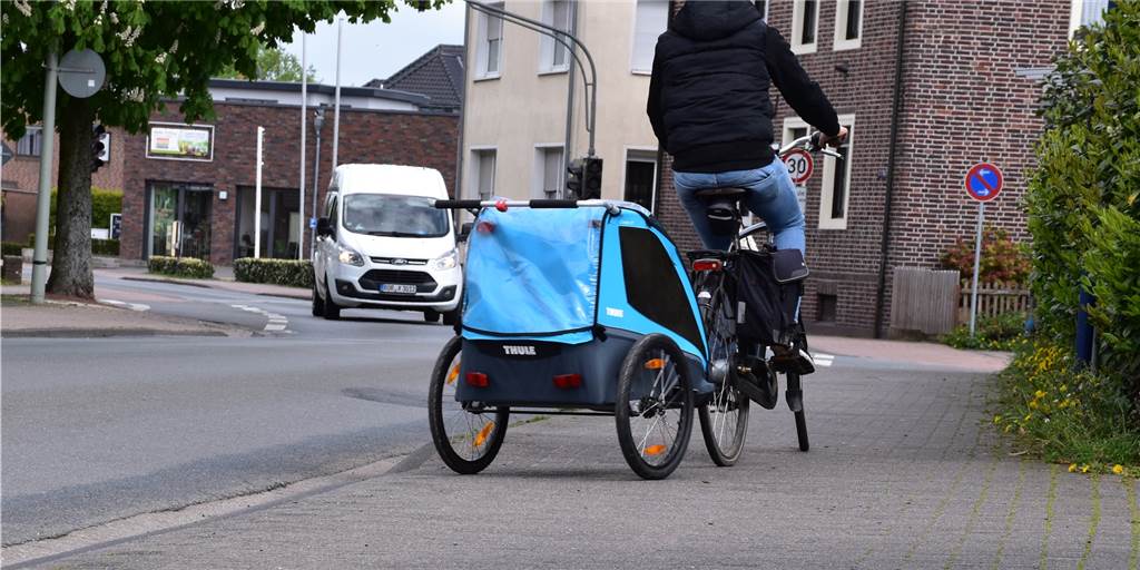 Neue Radweg-Modelle für die Breslauer Straße und Up de Bookholt Für Radfahrer an der Straße Up de Bookholt sind verschiedene Radwegvarianten in der Überlegung.