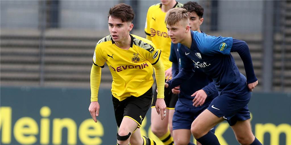 BVB-Junioren feiern Einzug in die Youth League - Talent bleibt in Dortmund BVB-Junioren feiern Einzug in die Youth League - Talent bleibt in Dortmund