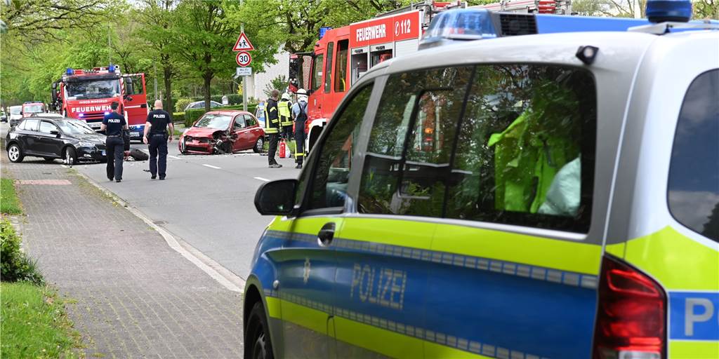 Tödlicher Unfall in Sythen: Ermittlungen sind abgeschlossen Bei dem Unfall waren zwei Fahrzeuge auf dem Hellweg frontal zusammengestoßen.