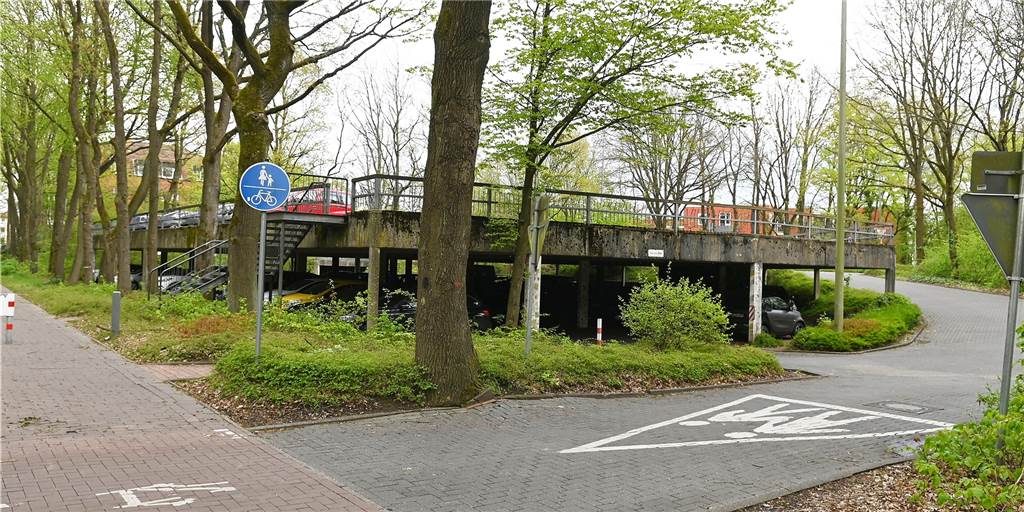 Parkdeck-Abriss: Potenzial für neue Parkplätze durch Kita-Neubau Rund 50 Parkplätze würden wegfallen, wenn die Stadt das Parkdeck am Wulfener Markt abreißt. Ersatz könnte im Umfeld der neuen Kita geschaffen werden.