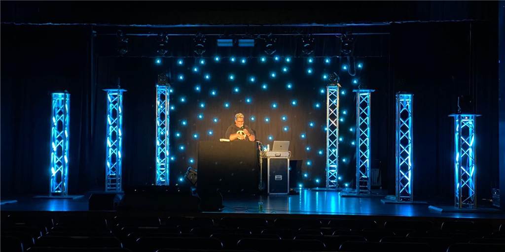 Party für guten Zweck: Mallorca-Stars singen und Zuschauer spenden fleißig Beim Charity-Live-Stream „Mallorca meets Ibiza“ sorgten die Künstlerinnen und Künstler nicht nur für gute Stimmung, sondern auch für eine hohe Spendenbereitschaft.