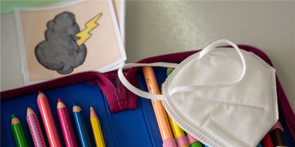 Corona-Inzidenz: Massive Unterschiede nach Altersgruppen in Dortmund Schutzmasken gehören weiter zu den Schulutensilien. Die Corona-Inzidenz bei Kindern und Jugendlichen im Schulalter liegt weiter über dem Durchschnitt.