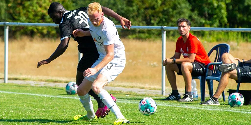 Ostdorf über „Kopfmensch“ Brinkert: „In dem Alter nicht selbstverständlich“ Patrick Brinkert (v.) vom TuS Haltern am See hat in dieser Spielzeit den Sprung in die Oberliga geschafft.