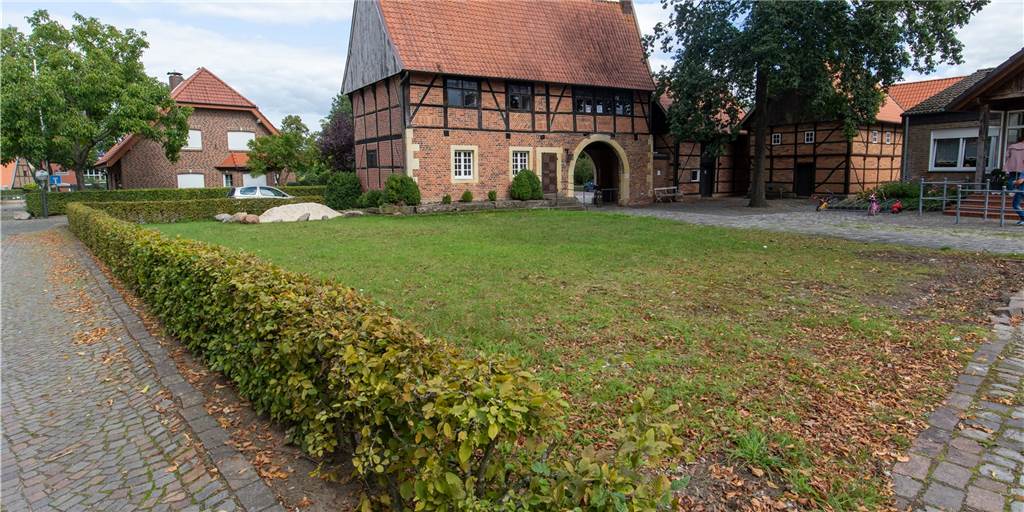 Diskussion um Stiftshaus in Asbeck: „Wenn wir es verschieben, ist es tot“ Auf dem Küchenhof an der Hunnenporte soll das Stiftshaus errichtet werden.