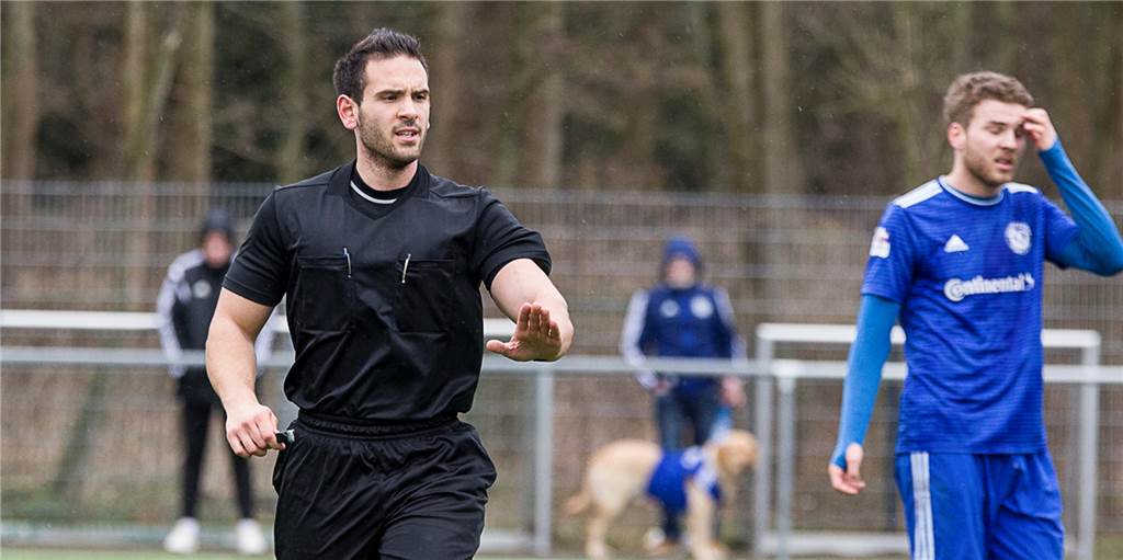 Regionalliga-Referee: „In der Bundesliga ist nur wenig Platz für talentierte Schiedsrichter“ Der Castrop-Rauxeler Leonidas Exuzidis pfeift Spiele in der Regionalliga und ist Pressewart des heimischen Fußballkreises Herne/Castrop-Rauxel.