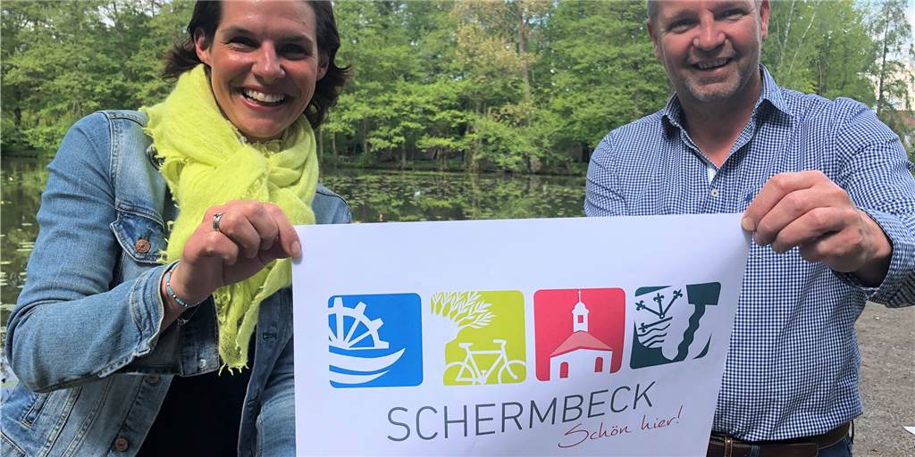 Schermbeck soll ein neues Gütesiegel bekommen Sabrina Greiwe (Wirtschaftsförderung) und Mike Rexforth stellten das neue Logo der Gemeinde Schermbeck vor.