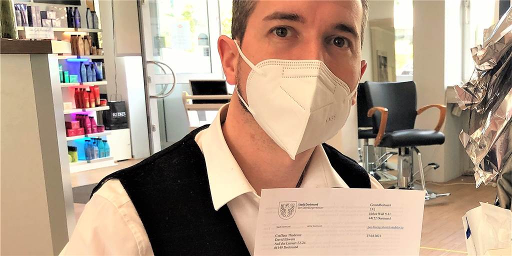 Kunden können es nicht glauben: „Ein Friseursalon ist Corona-Teststelle?“ Der Dortmunder Friseurmeister David Ehwein hat seit rund zwei Wochen eine eigene Corona-Teststelle. Er möchte vor allem seinen Kunden zusätzliche Wege abnehmen.