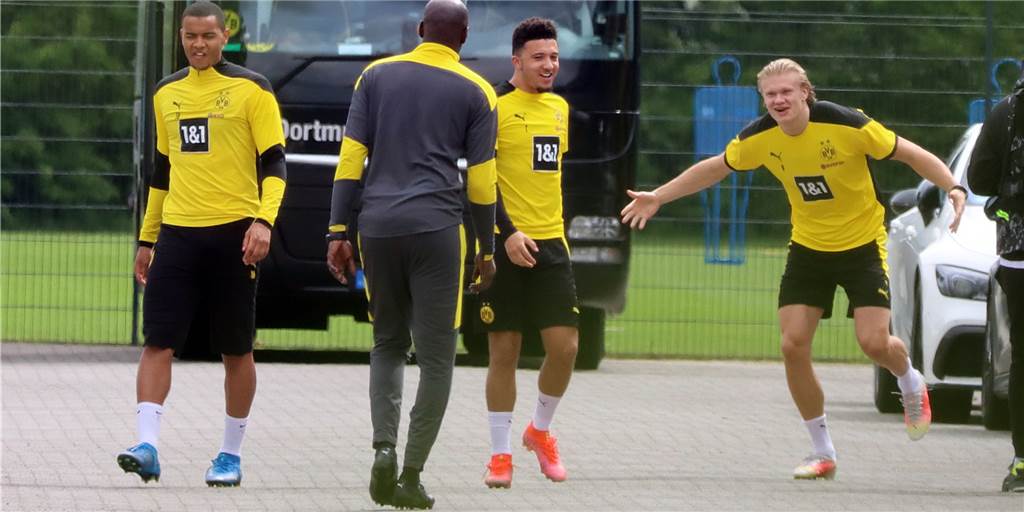 Exklusive Fotos: Die BVB-Pokalsieger sind zurück auf dem Trainingsplatz Exklusive Fotos: Die BVB-Pokalsieger sind zurück auf dem Trainingsplatz