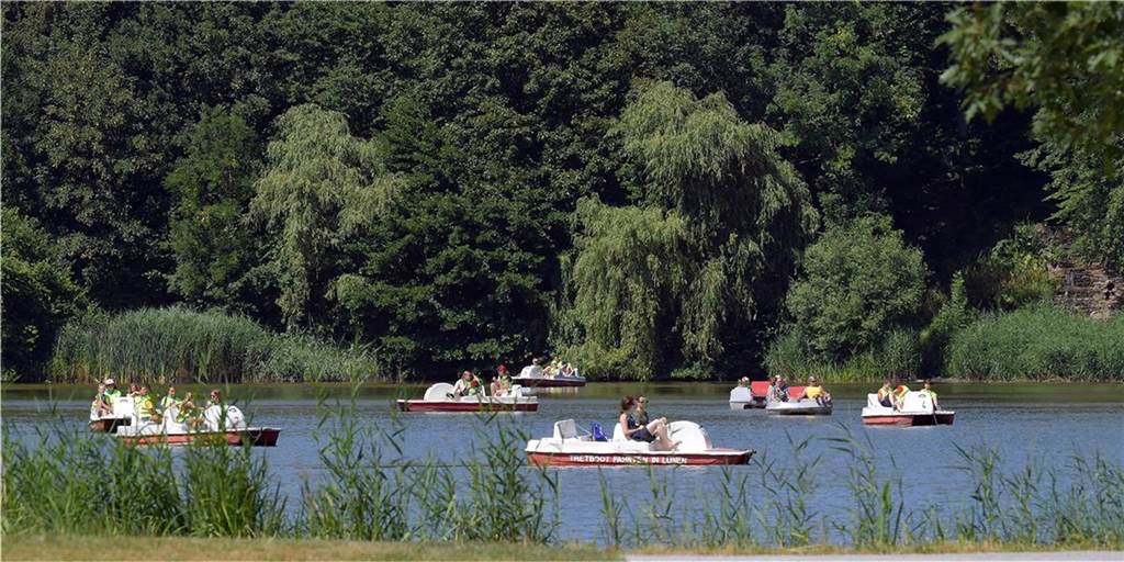 Tretboote auf Cappenberger See: Hoffnung auf Ende der Corona-Zwangspause Tretbootfahren ist zurzeit aufgrund der Corona-Regeln nicht möglich. Bei einer Inzidenz unter 100 an fünf Werktagen hintereinander, könnte es möglich werden. Am Cappenberger See ist man vorbereitet.