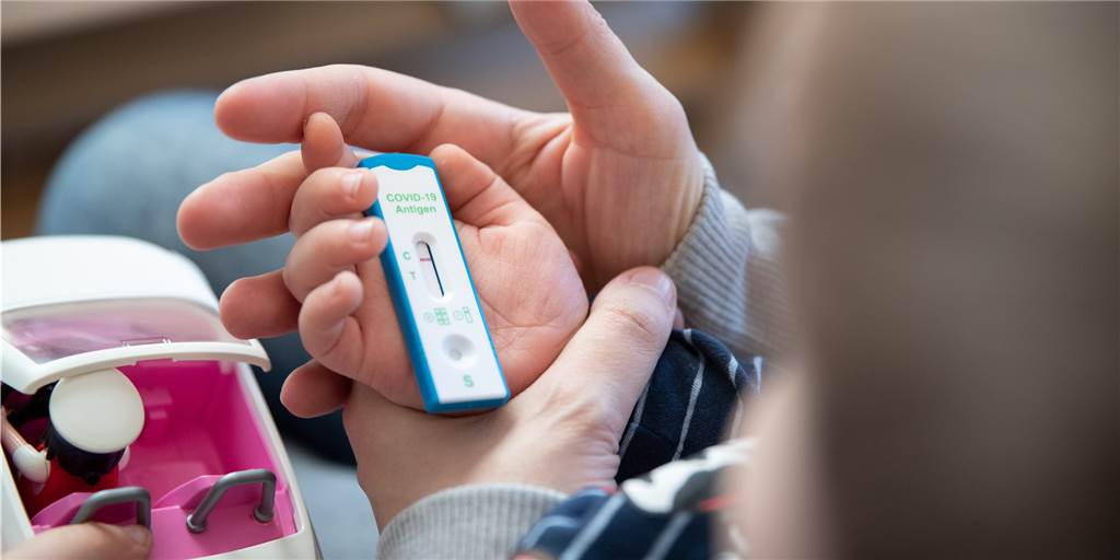 Selbsttests in Kitas in Werne: „Das bedeutet auch mehr Sicherheit für uns" Kindergartenkinder können von ihren Eltern zuhause auf Corona getestet werden. Dafür geben die Kitas in Werne wöchentlich Schnelltests an die Eltern weiter.