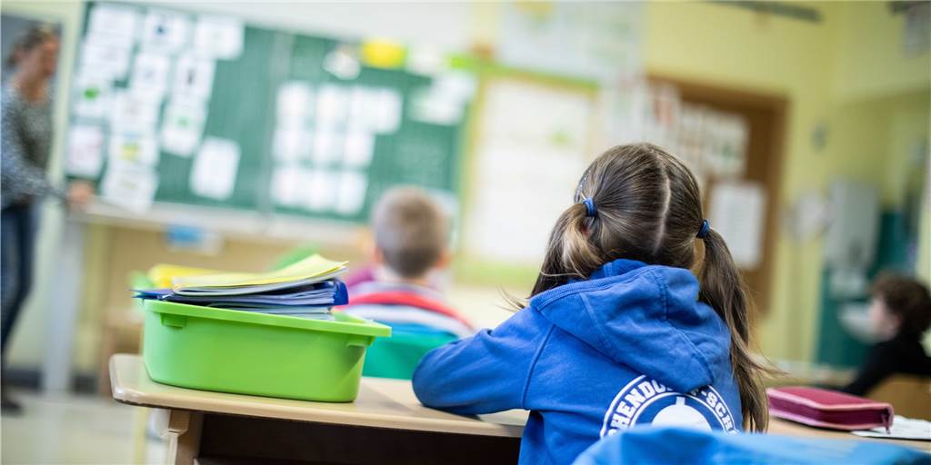 Corona-Impfung für Kinder bis Schulstart? Dortmunder Ärztin: „Utopisch“ Noch sind Corona-Impfungen für Kinder und Jugendliche in Deutschland nicht zugelassen. Trotzdem weckt Gesundheitsminister Jens Spahn Hoffnungen, dass viele Schüler bis zum Ende der Sommerferien geimpft sein könnten.