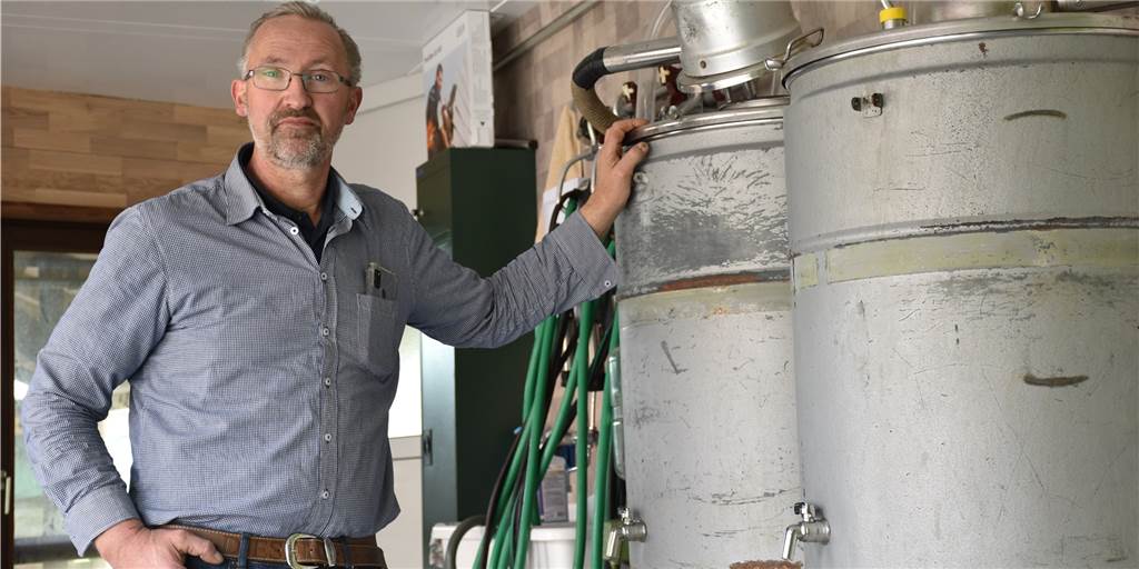 Von der Kuh direkt in die Flasche: Vredener Milchkammer mit Hofladen Herbert Ostendarp (51) eröffnet am Donnerstag, 20. Mai seinen Hofladen inklusive begehbarer Milchkammer. Seine Milchkühlungen seien nach eigenen Angaben fast so alt wie er selbst.