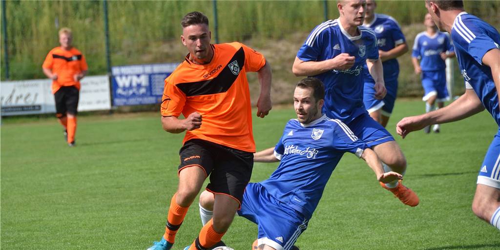 Nächster Neuzugang für Hullern: Vom ETuS kommt noch ein Rückkehrer Stürmer Lukas Kraft (l.) verlässt den SV Hullern im Sommer und schließt sich Concordia Flaesheim an.