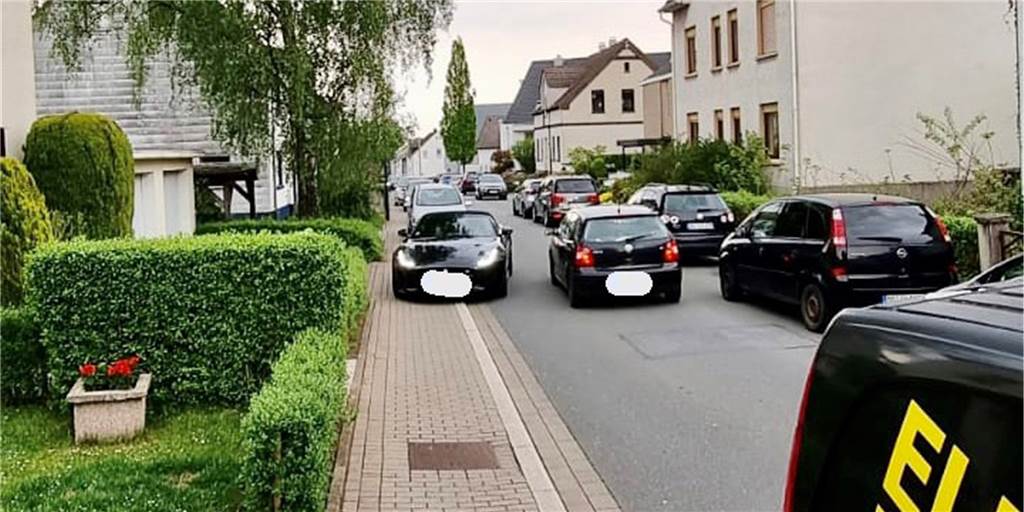 Chaos in Anliegerstraße: Anwohner verzweifeln, Polizei mit kurioser Aussage