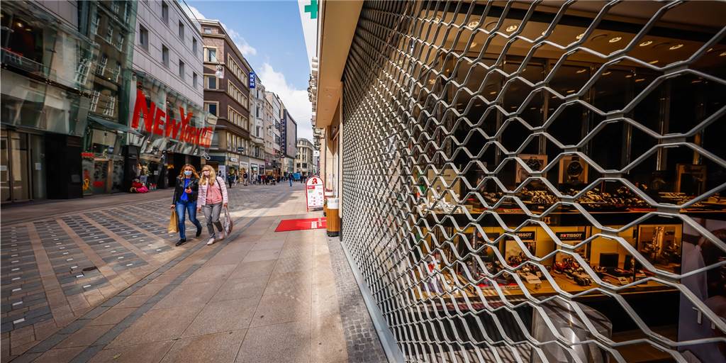 Längst nicht alle Geschäfte waren sofort geöffnet. Seit Donnerstag ist das Shoppen in Dortmund auf der Grundlage von Click & Meet in Verbindung mit einem negativen Testergebnis wieder möglich.