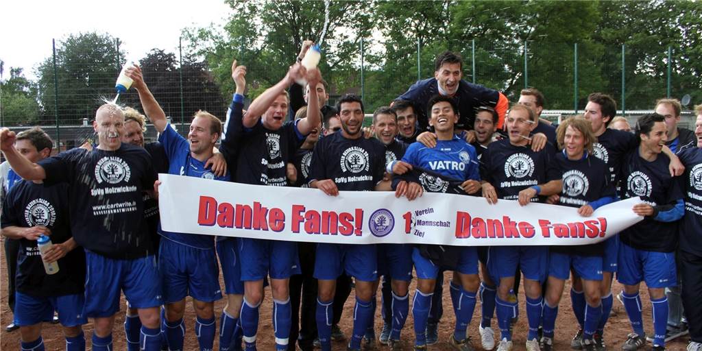 Sektdusche und Freudentränen: SV Holzwickede schafft den Aufstieg in die Landesliga Sektdusche und Freudentränen: SV Holzwickede schafft den Aufstieg in die Landesliga