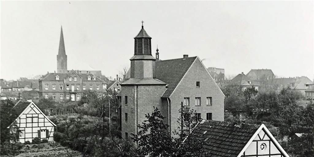 Kirchengemeinde in Werne wurde einst aus Rünthe regiert - trotz kaiserlicher Unterstützung Im Vergleich zu den katholischen Christen standen die evangelischen in Werne meist im Hintergrund. Auf diesem Bild ist das anders: Vorne die evangelische Martin-Luther-Kirche, hinten die katholische Christophorus-Kirche.