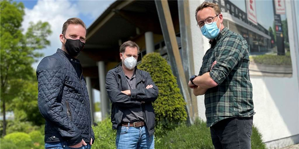 Kemper und Schmitz Cargobull eröffnen eine Impfstelle in Vreden Eine digitale Impf-Fabrik für Vreden: Björn Kemper, Arzt Dr. med. Ulf Lütkemeier und Manuel Terhürne möchten, dass alle Menschen schneller geimpft werden können.